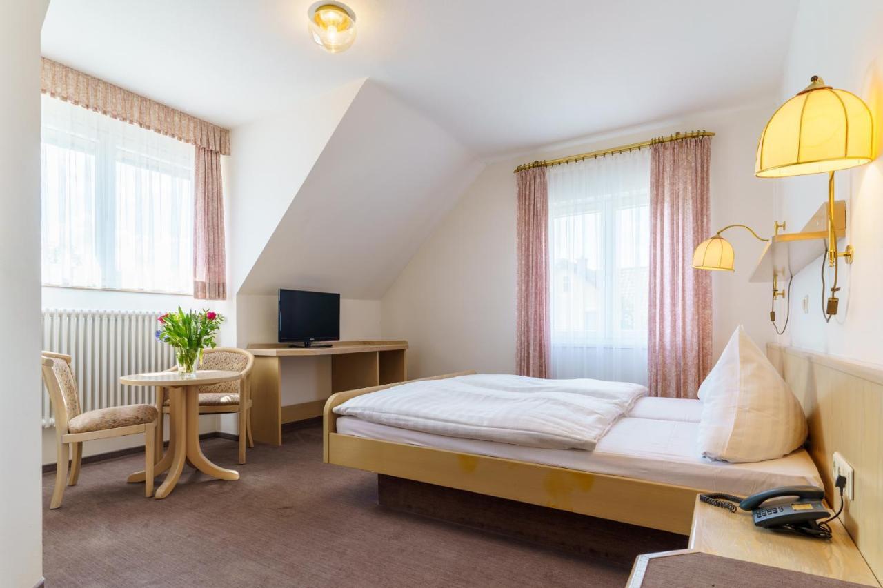 Hotel Sonne Готтмадинген Экстерьер фото